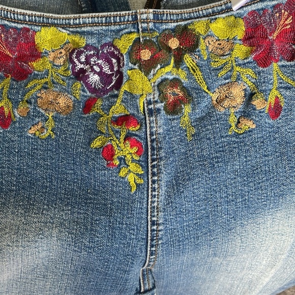 Joe Boxer Vintage Wide Leg Embroidered High Waisted Jeans - Picture 8 of 10